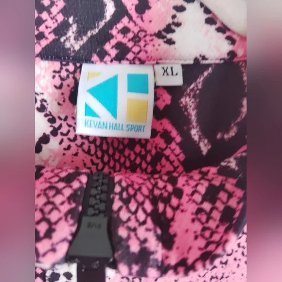 LIKE NEW!! KEVAN HALL Sport, Pink Snake Print 1/4 Zip Polo Shirt. Size XL - Picture 3 of 6